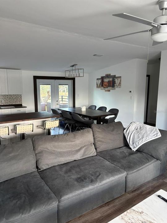 For Sale: $385,000 (3 beds, 2 baths, 1404 Square Feet)