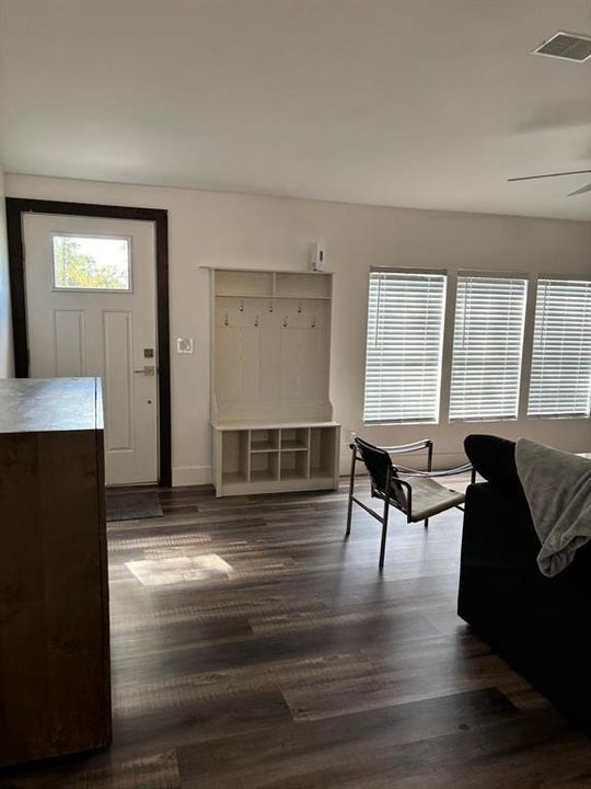 For Sale: $385,000 (3 beds, 2 baths, 1404 Square Feet)