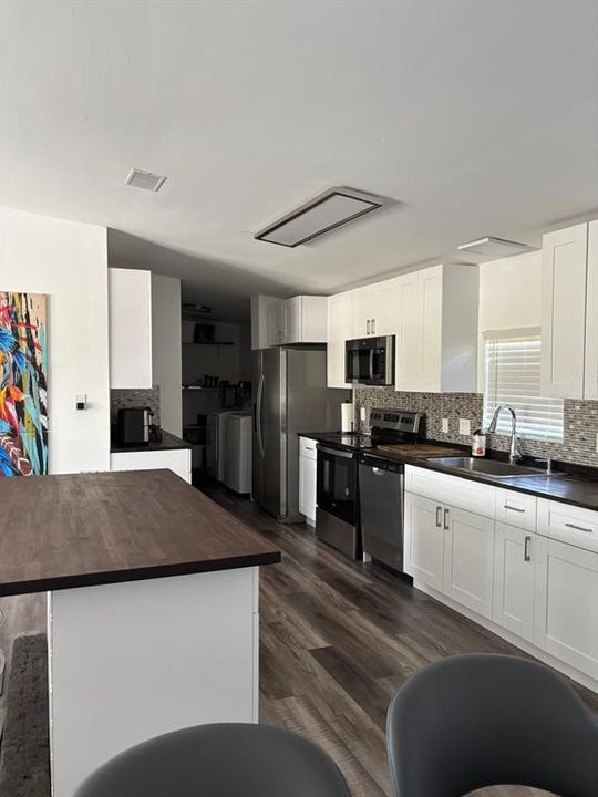 For Sale: $385,000 (3 beds, 2 baths, 1404 Square Feet)