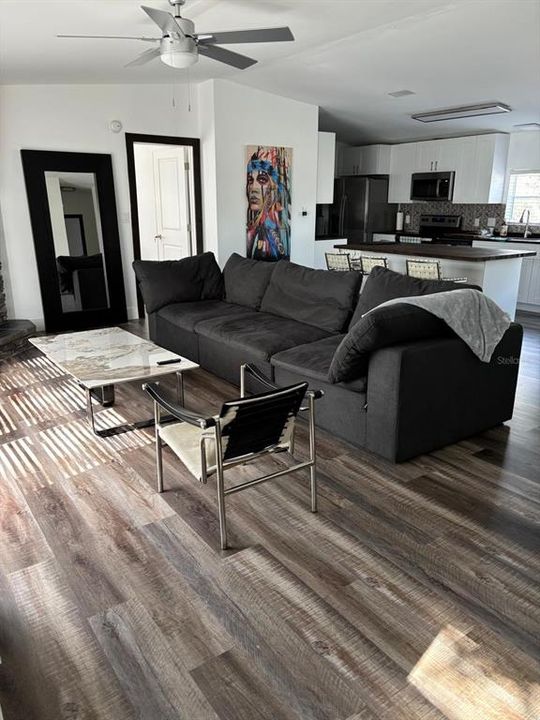 For Sale: $385,000 (3 beds, 2 baths, 1404 Square Feet)