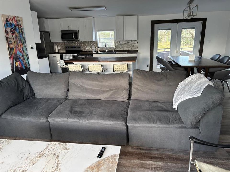 For Sale: $385,000 (3 beds, 2 baths, 1404 Square Feet)