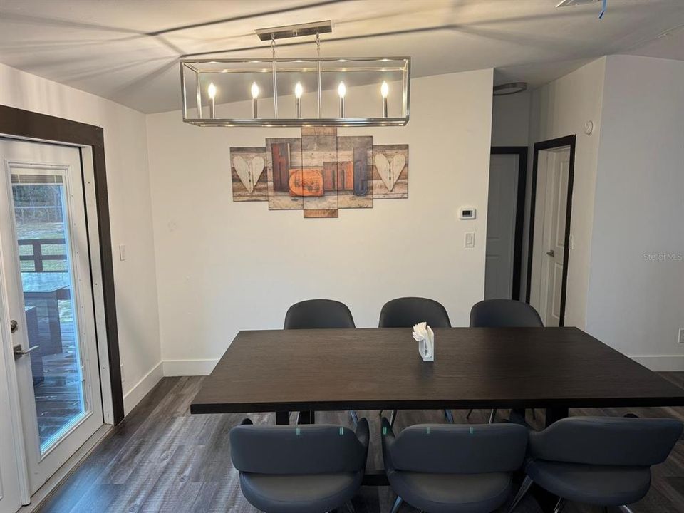 For Sale: $385,000 (3 beds, 2 baths, 1404 Square Feet)