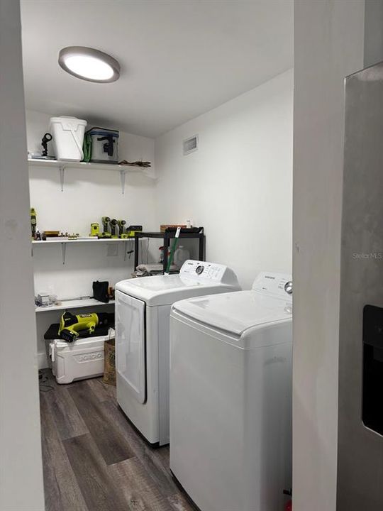 For Sale: $385,000 (3 beds, 2 baths, 1404 Square Feet)