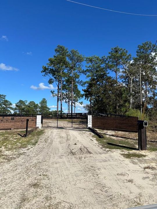 For Sale: $385,000 (3 beds, 2 baths, 1404 Square Feet)