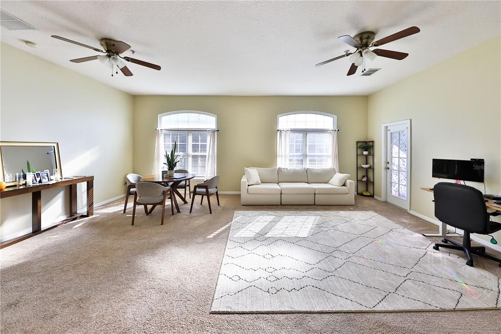 На продажу: $255,000 (2 спален, 2 ванн, 1200 Квадратных фут)