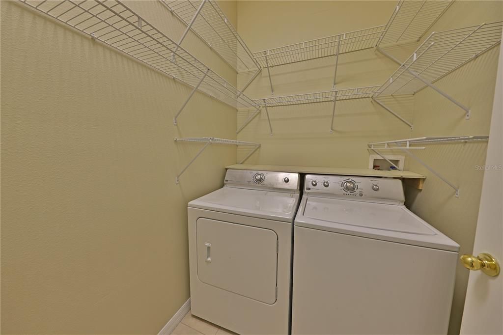 На продажу: $255,000 (2 спален, 2 ванн, 1200 Квадратных фут)