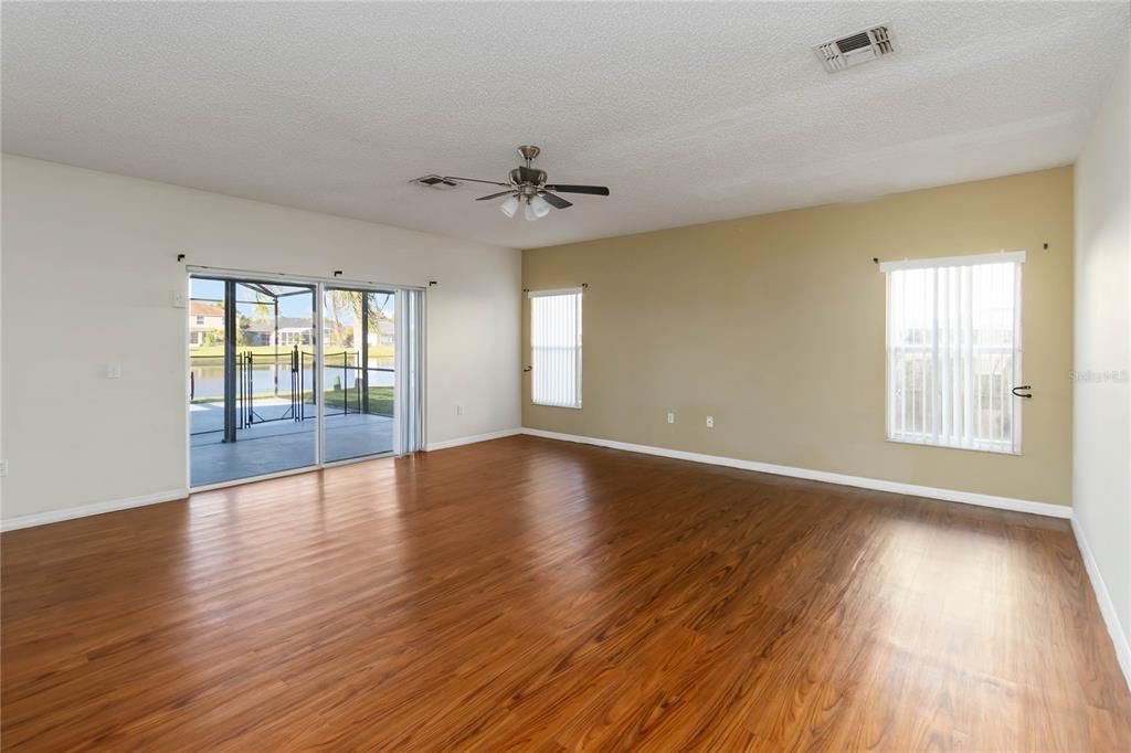 На продажу: $395,000 (4 спален, 2 ванн, 2778 Квадратных фут)