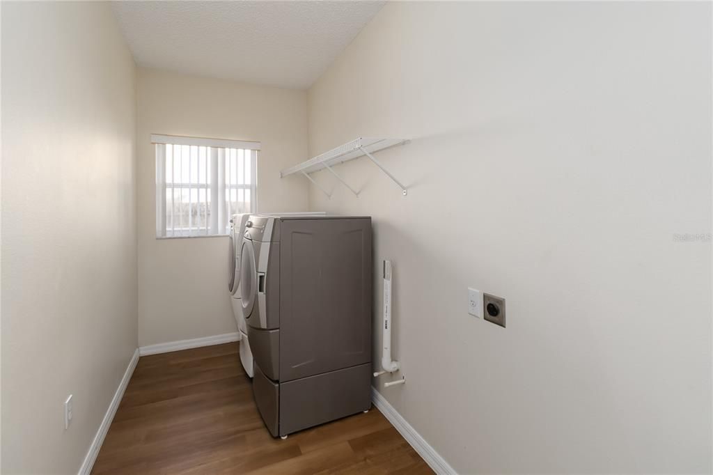 На продажу: $395,000 (4 спален, 2 ванн, 2778 Квадратных фут)