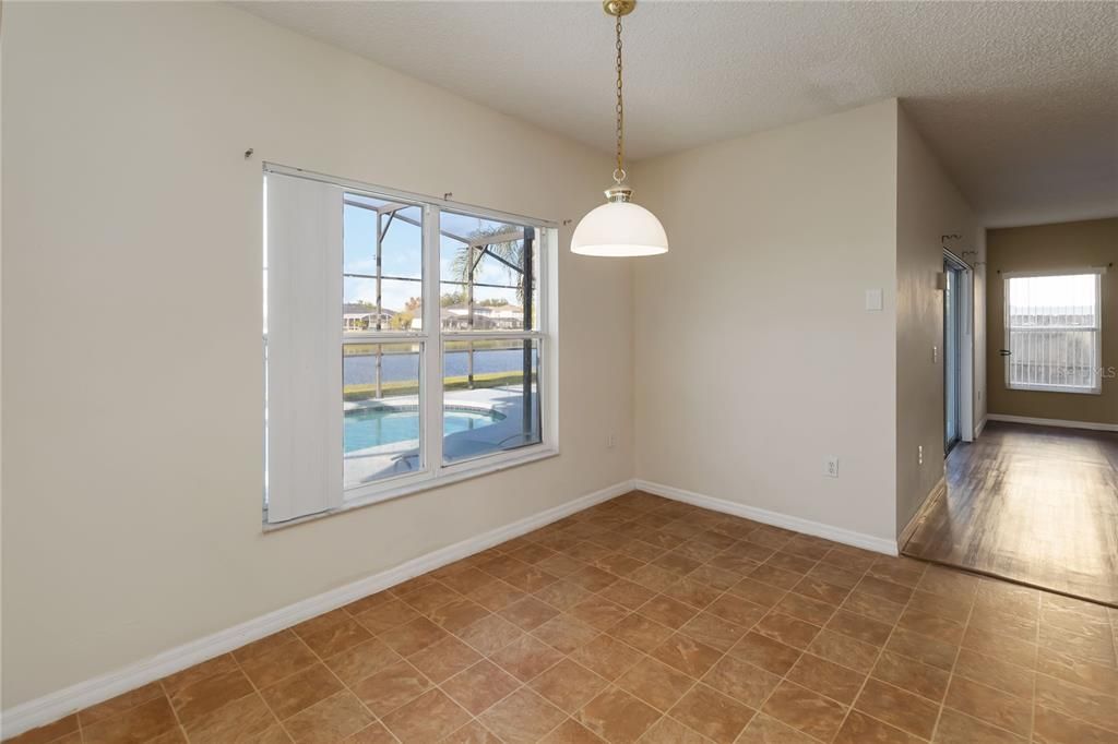 На продажу: $395,000 (4 спален, 2 ванн, 2778 Квадратных фут)