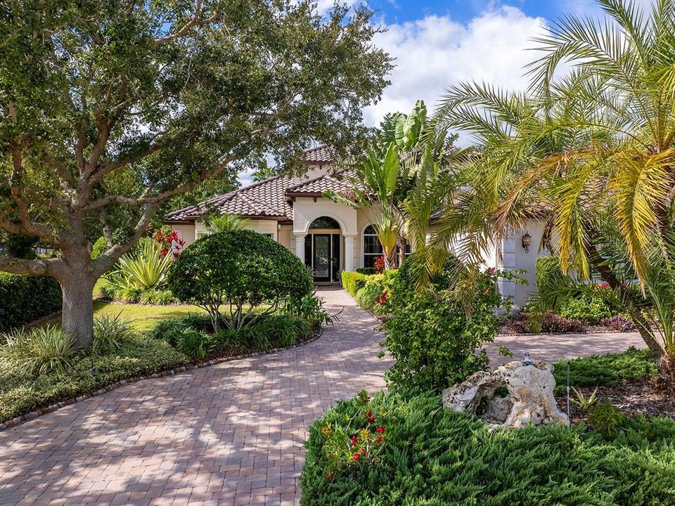 For Sale: $1,649,000 (4 beds, 4 baths, 3984 Square Feet)