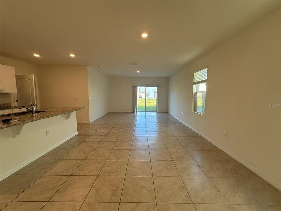 出租: $2,600 (5 贝兹, 3 浴室, 2522 平方英尺)