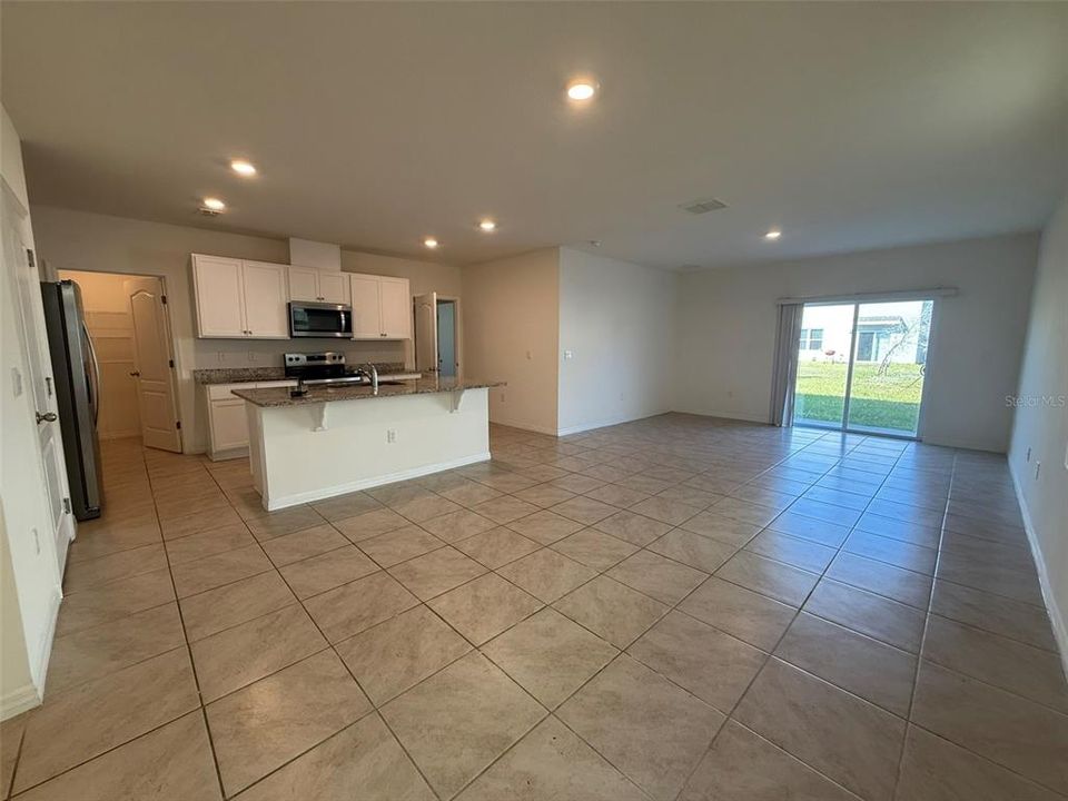 出租: $2,600 (5 贝兹, 3 浴室, 2522 平方英尺)