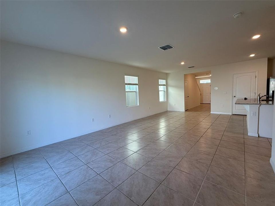 出租: $2,600 (5 贝兹, 3 浴室, 2522 平方英尺)