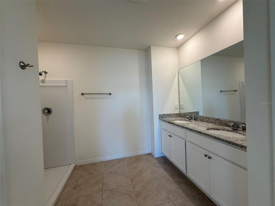 出租: $2,600 (5 贝兹, 3 浴室, 2522 平方英尺)