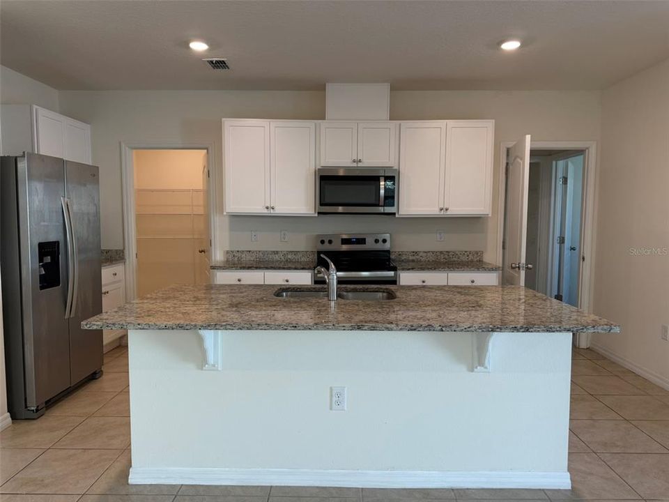 出租: $2,600 (5 贝兹, 3 浴室, 2522 平方英尺)