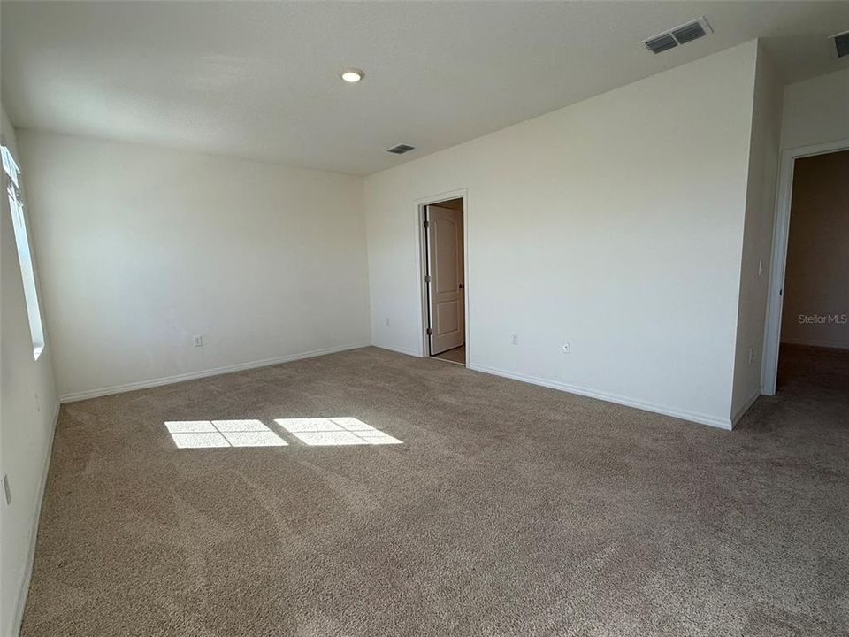 出租: $2,600 (5 贝兹, 3 浴室, 2522 平方英尺)