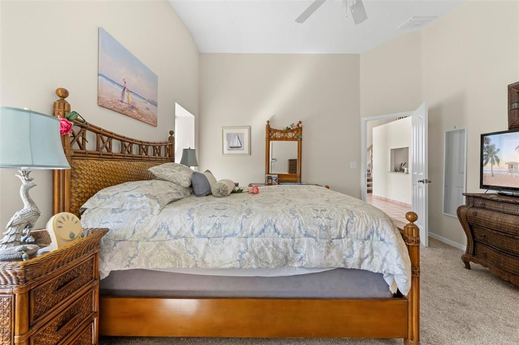 For Sale: $599,000 (3 beds, 2 baths, 2046 Square Feet)