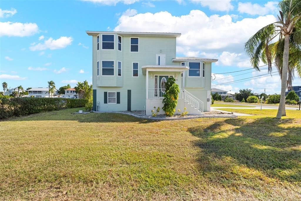 For Sale: $599,000 (3 beds, 2 baths, 2046 Square Feet)