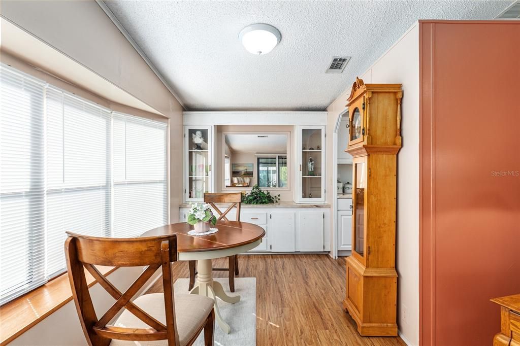 待售: $149,800 (2 贝兹, 2 浴室, 1104 平方英尺)