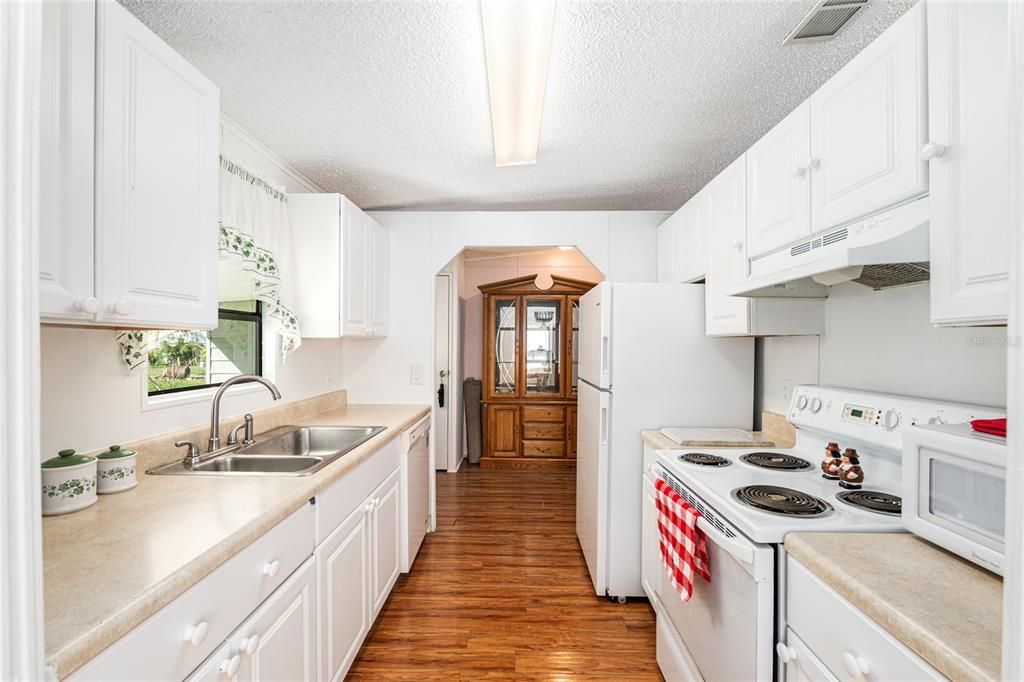 待售: $149,800 (2 贝兹, 2 浴室, 1104 平方英尺)