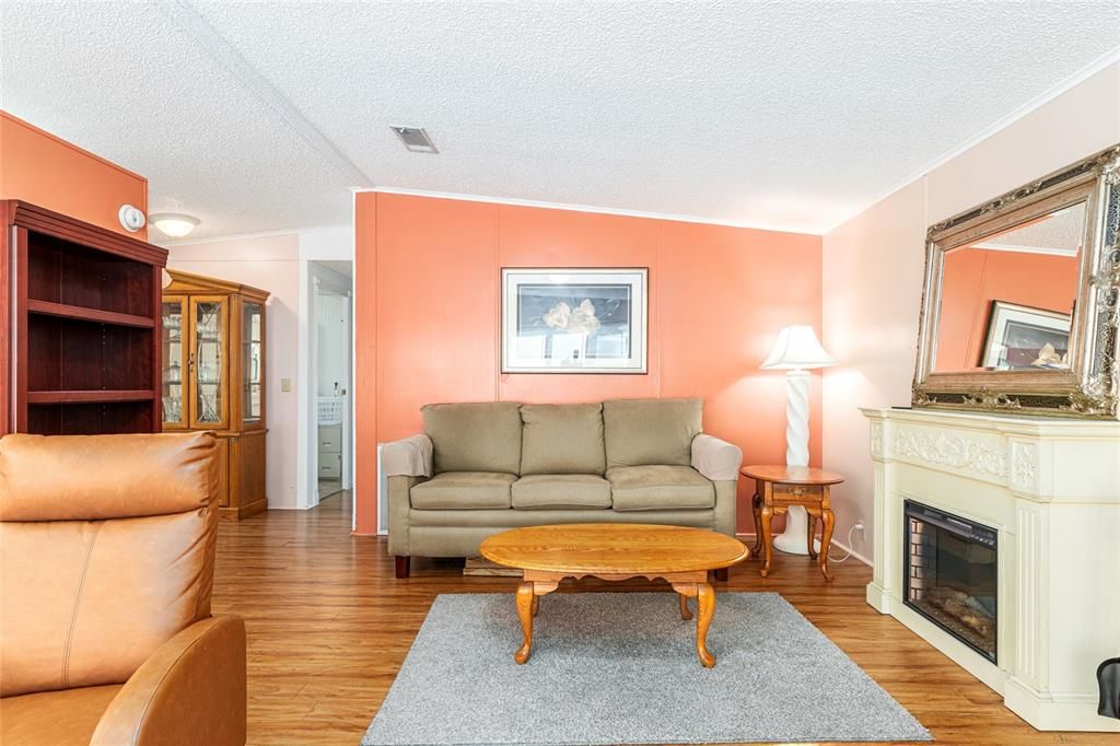 待售: $149,800 (2 贝兹, 2 浴室, 1104 平方英尺)