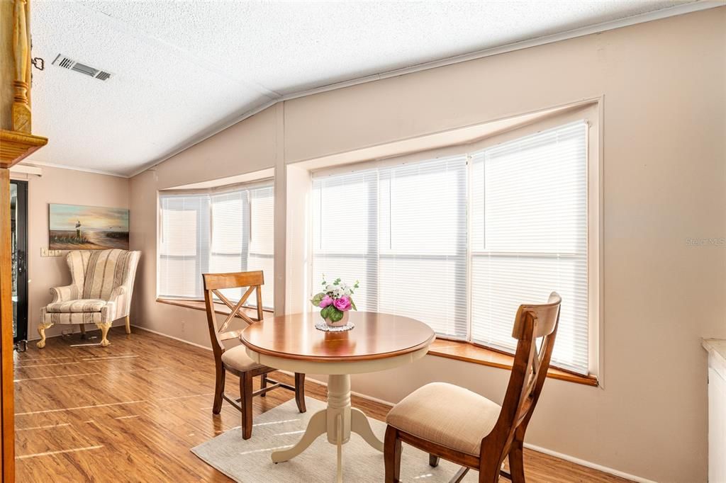 待售: $149,800 (2 贝兹, 2 浴室, 1104 平方英尺)