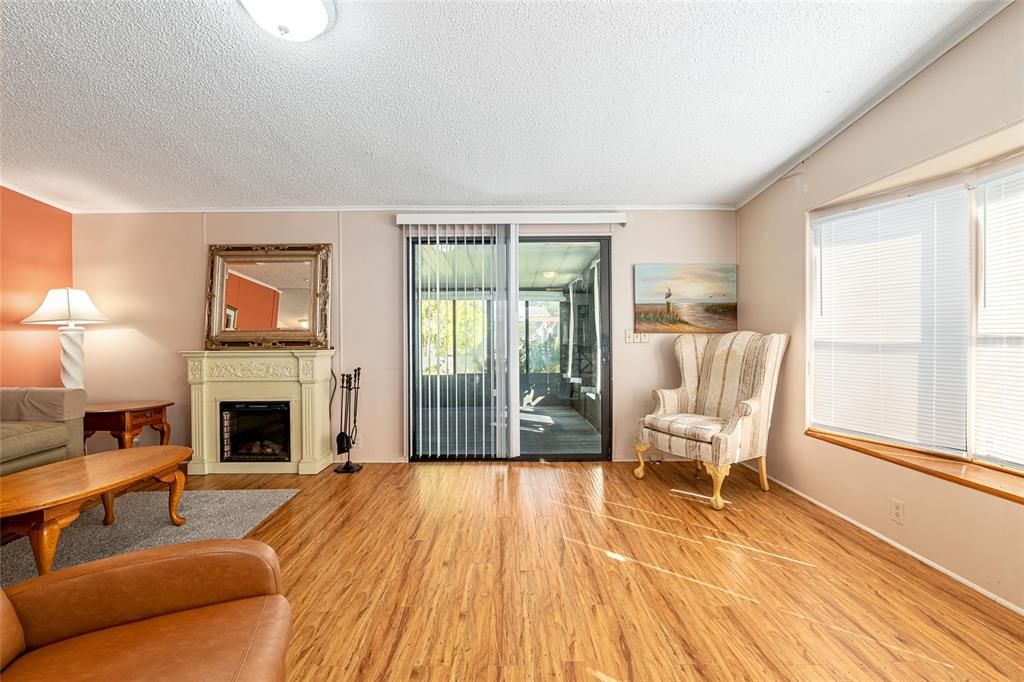 待售: $149,800 (2 贝兹, 2 浴室, 1104 平方英尺)