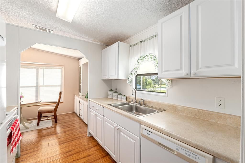 待售: $149,800 (2 贝兹, 2 浴室, 1104 平方英尺)