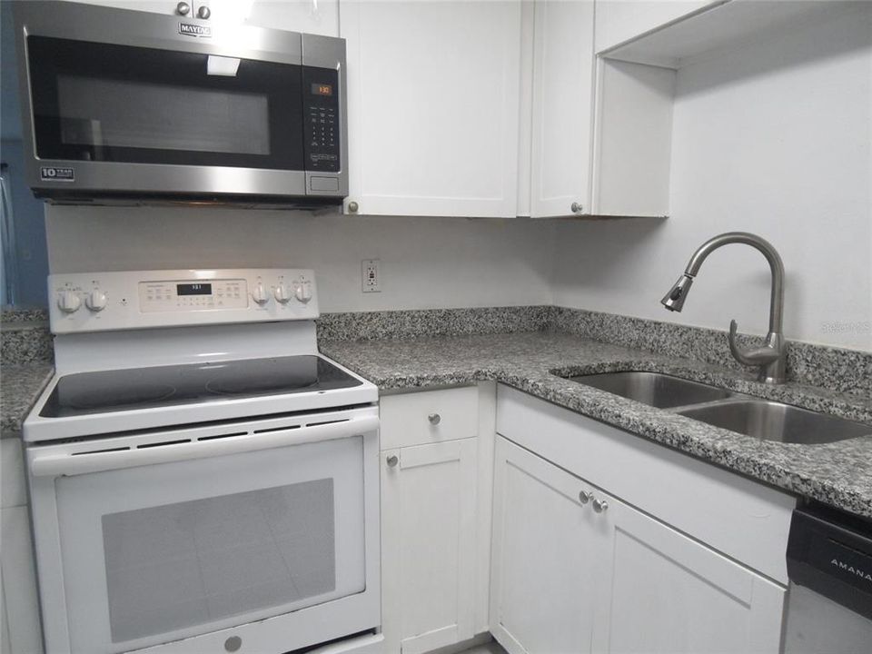 For Rent: $1,650 (3 beds, 2 baths, 1112 Square Feet)