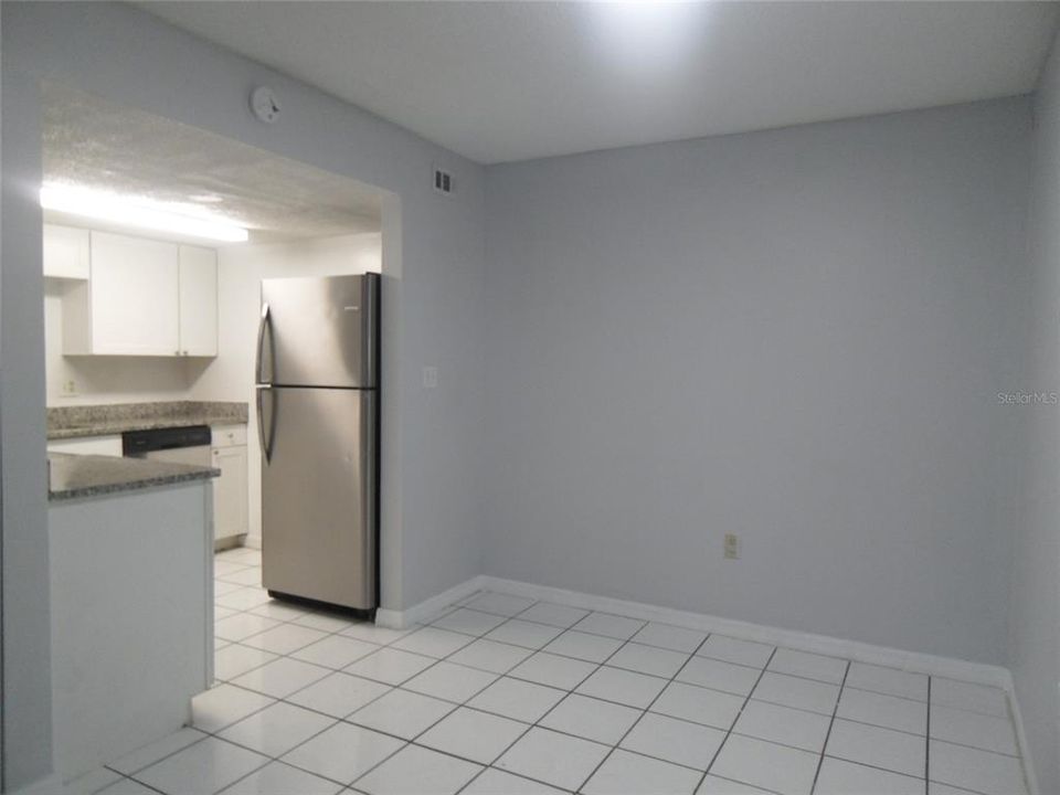 For Rent: $1,650 (3 beds, 2 baths, 1112 Square Feet)
