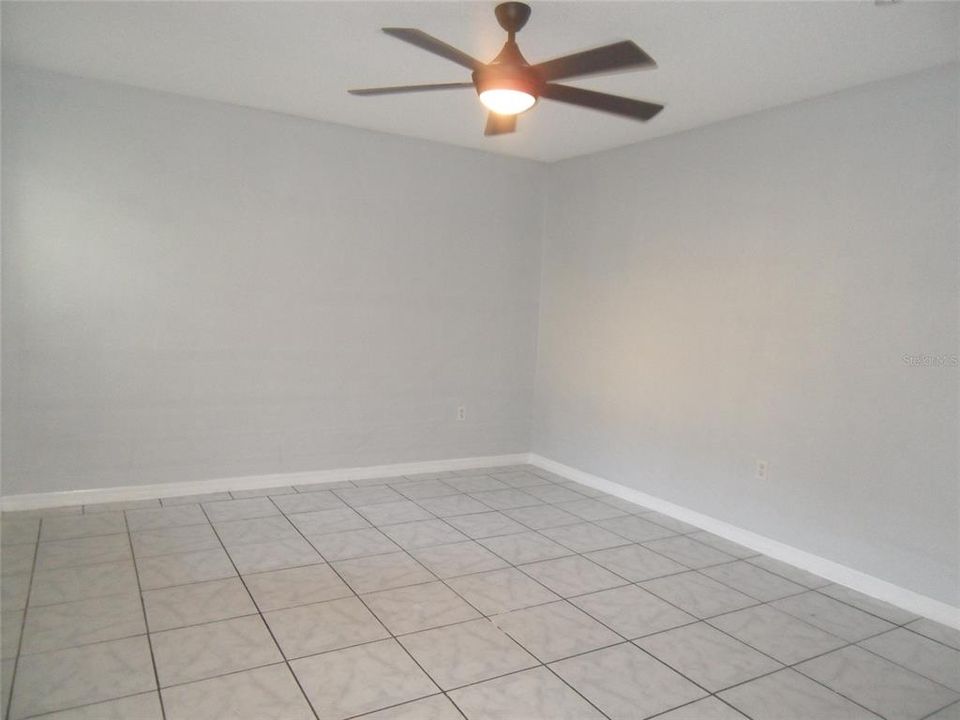 For Rent: $1,650 (3 beds, 2 baths, 1112 Square Feet)