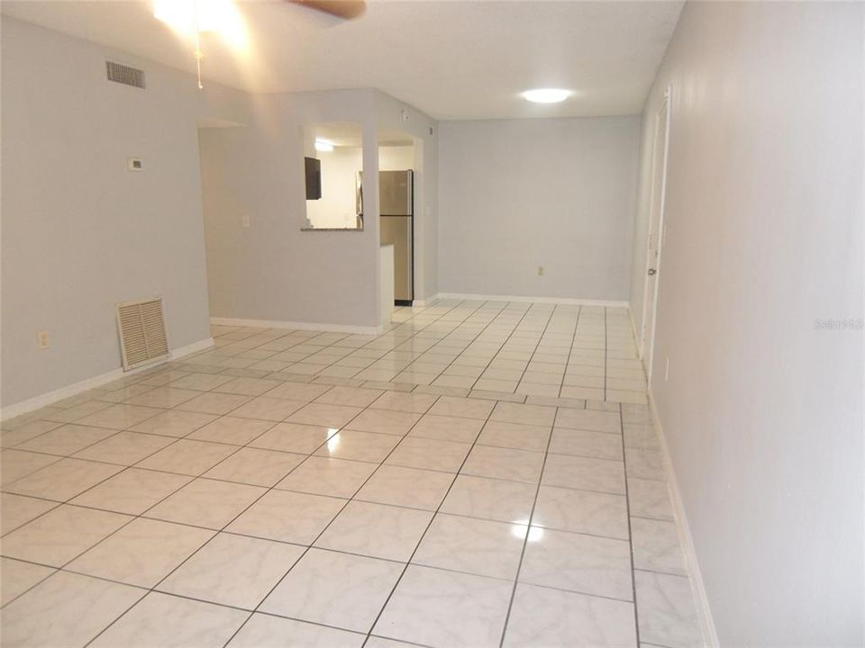 For Rent: $1,650 (3 beds, 2 baths, 1112 Square Feet)