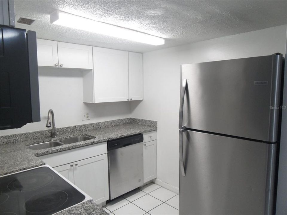 For Rent: $1,650 (3 beds, 2 baths, 1112 Square Feet)