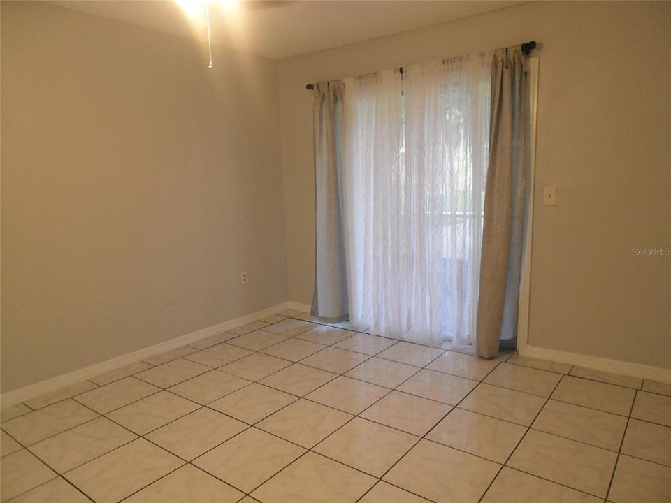 For Rent: $1,650 (3 beds, 2 baths, 1112 Square Feet)