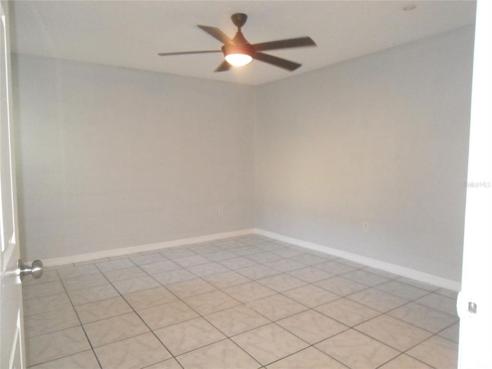 For Rent: $1,650 (3 beds, 2 baths, 1112 Square Feet)