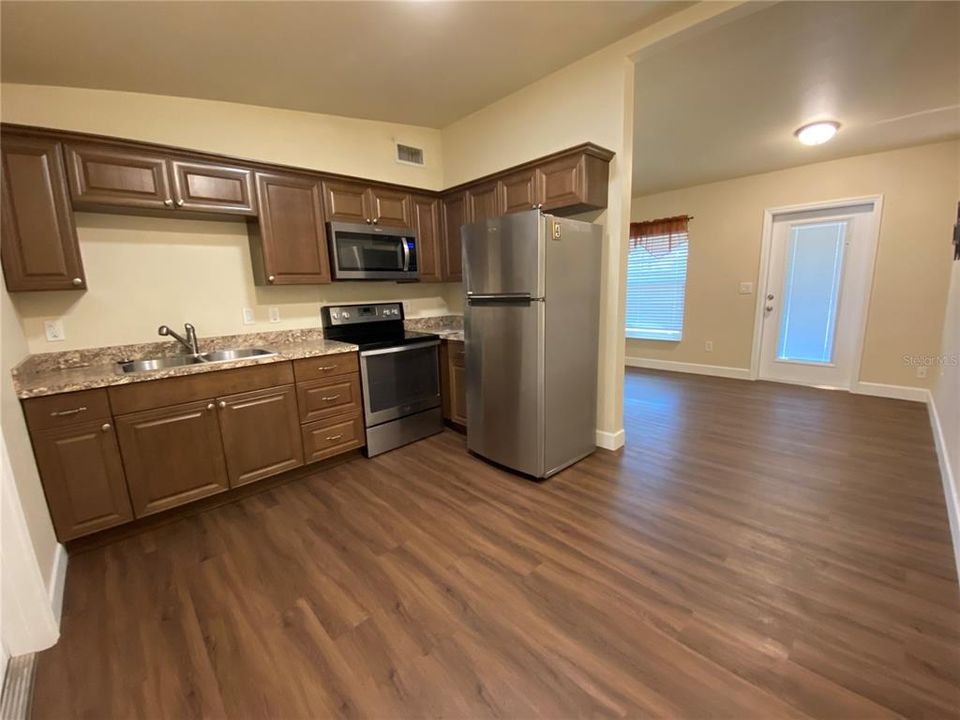 В аренду: $1,300 (2 спален, 2 ванн, 800 Квадратных фут)