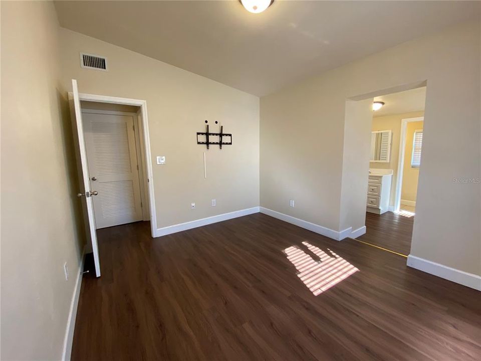 В аренду: $1,300 (2 спален, 2 ванн, 800 Квадратных фут)