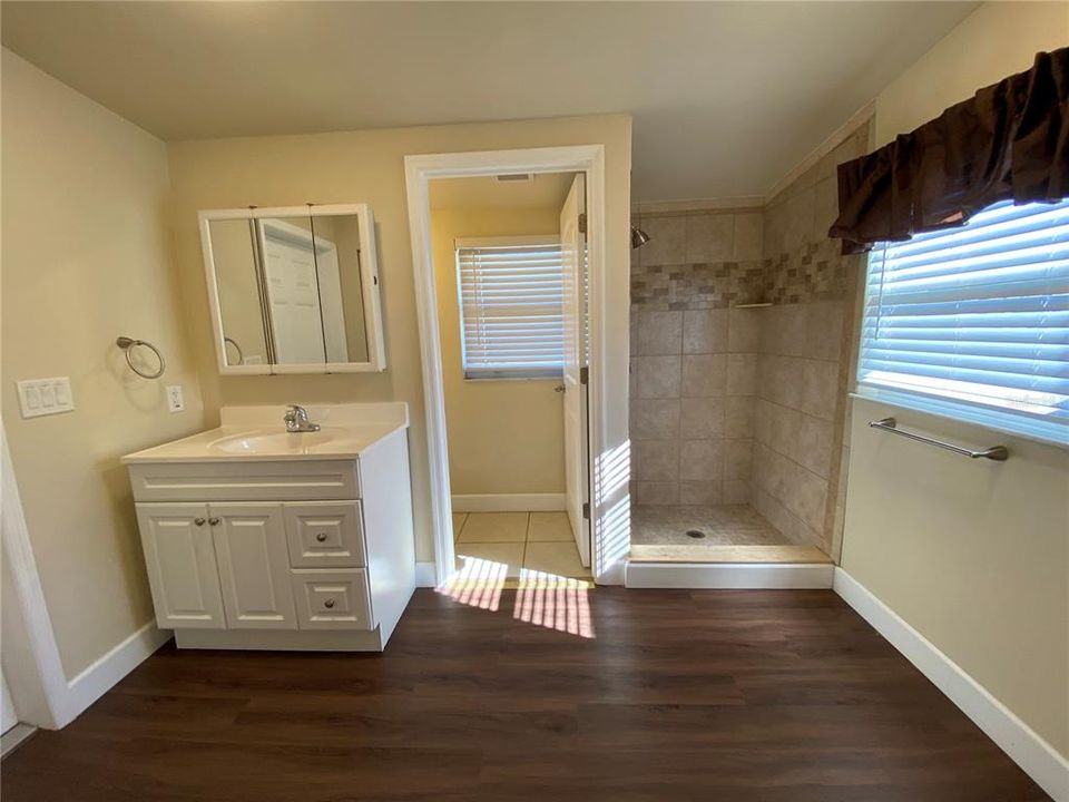 В аренду: $1,300 (2 спален, 2 ванн, 800 Квадратных фут)