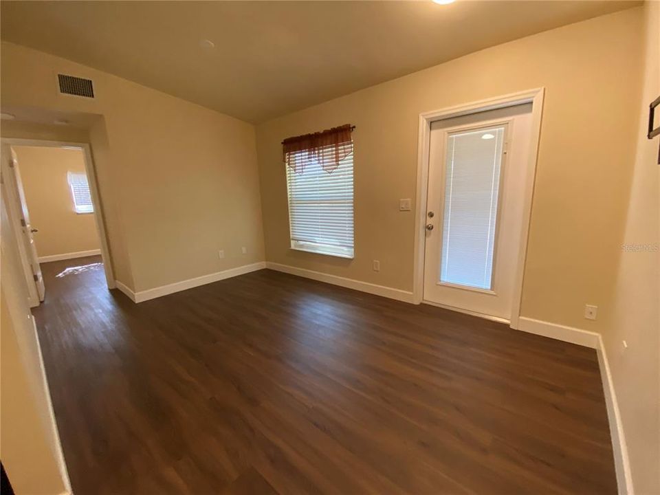 В аренду: $1,300 (2 спален, 2 ванн, 800 Квадратных фут)