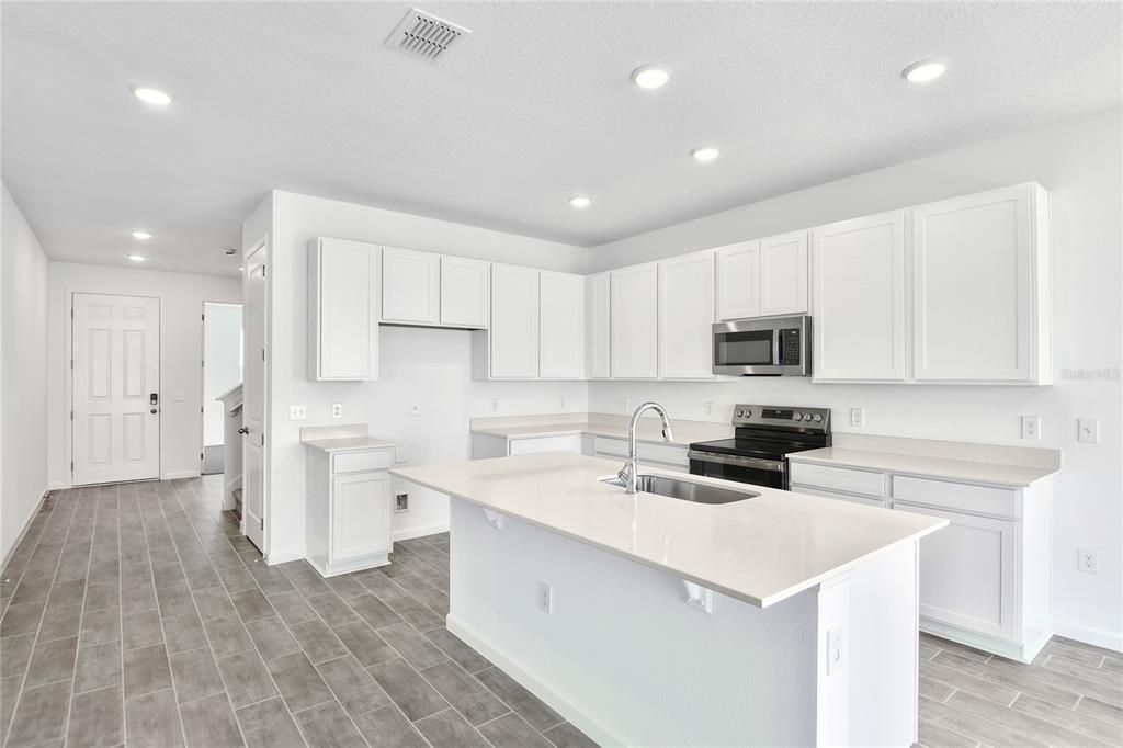 На продажу: $391,002 (5 спален, 3 ванн, 2807 Квадратных фут)