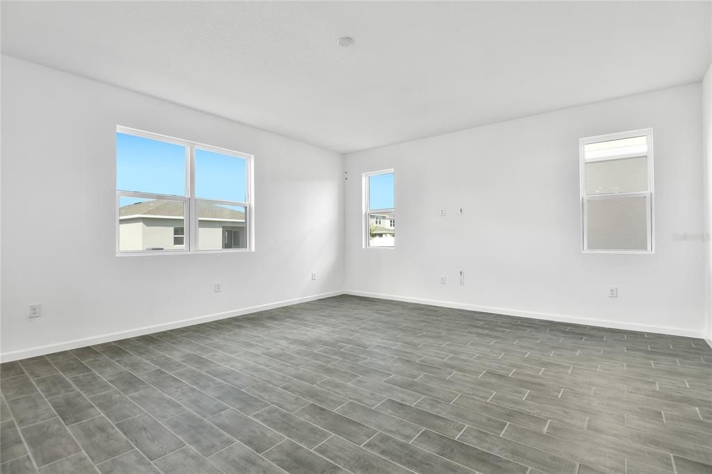 На продажу: $391,002 (5 спален, 3 ванн, 2807 Квадратных фут)