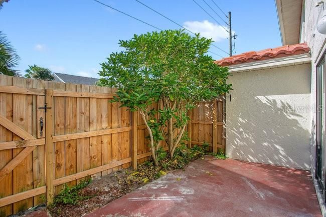 Active With Contract: $219,000 (3 beds, 2 baths, 1307 Square Feet)