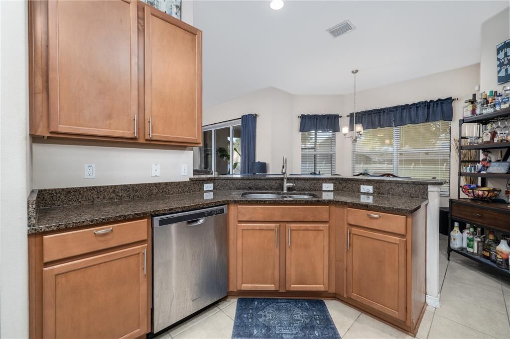 Activo con contrato: $359,900 (3 camas, 2 baños, 1958 Pies cuadrados)