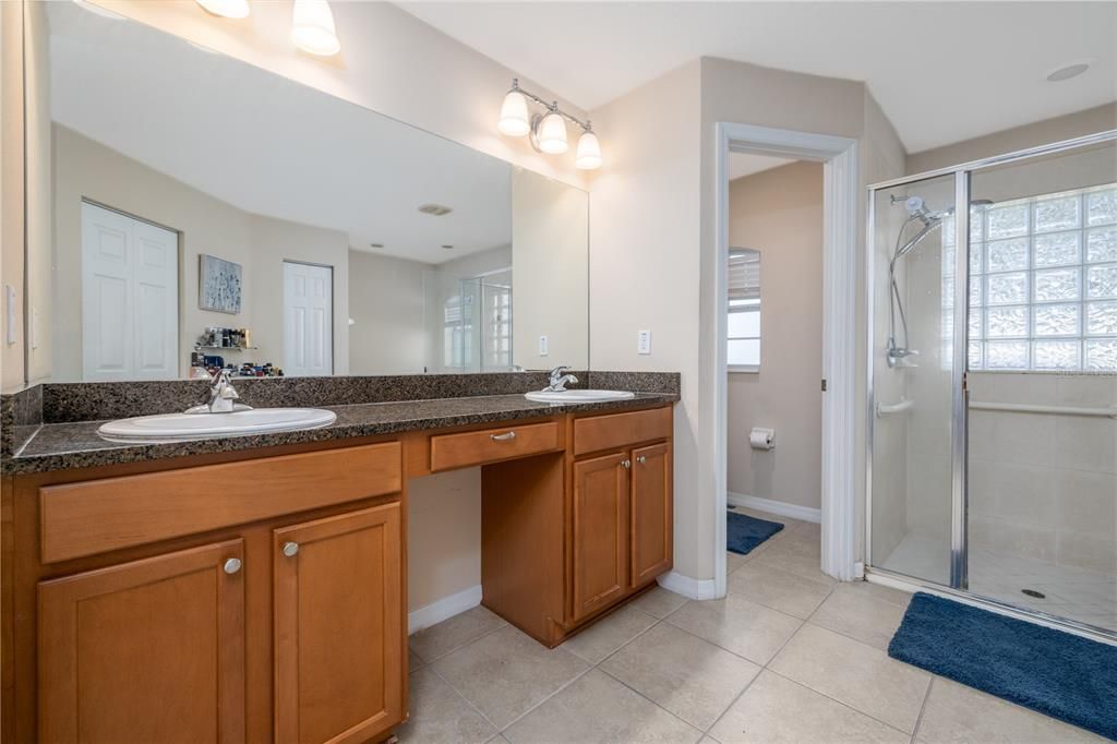 Activo con contrato: $359,900 (3 camas, 2 baños, 1958 Pies cuadrados)