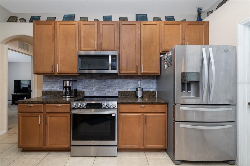 Activo con contrato: $359,900 (3 camas, 2 baños, 1958 Pies cuadrados)