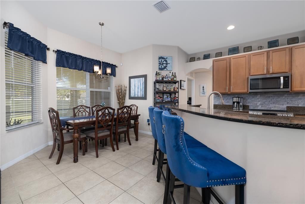 Activo con contrato: $359,900 (3 camas, 2 baños, 1958 Pies cuadrados)