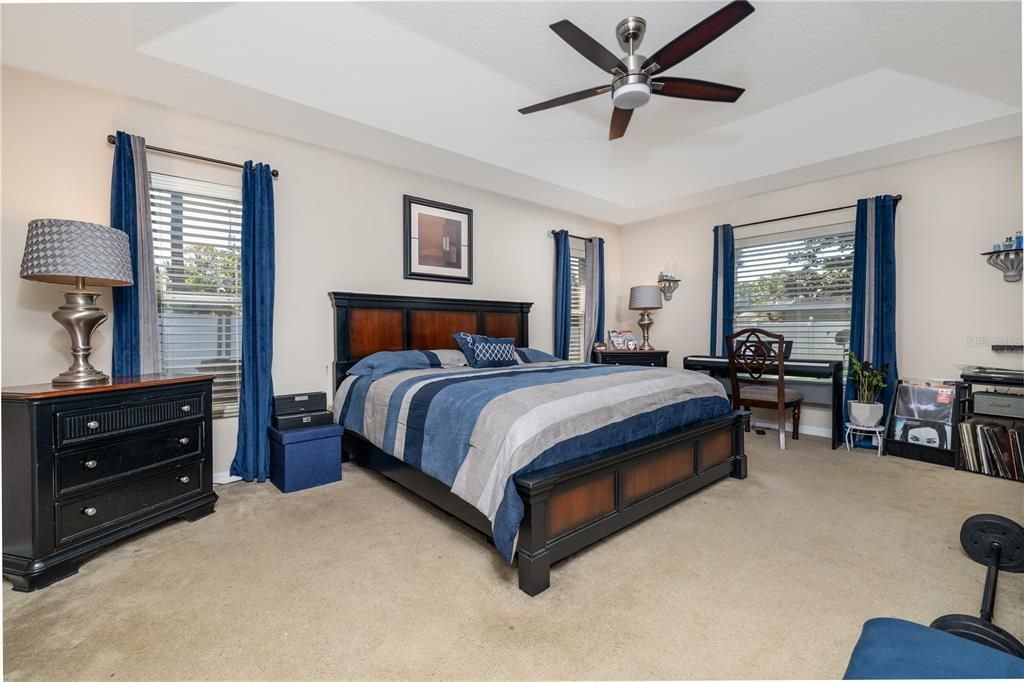 Activo con contrato: $359,900 (3 camas, 2 baños, 1958 Pies cuadrados)