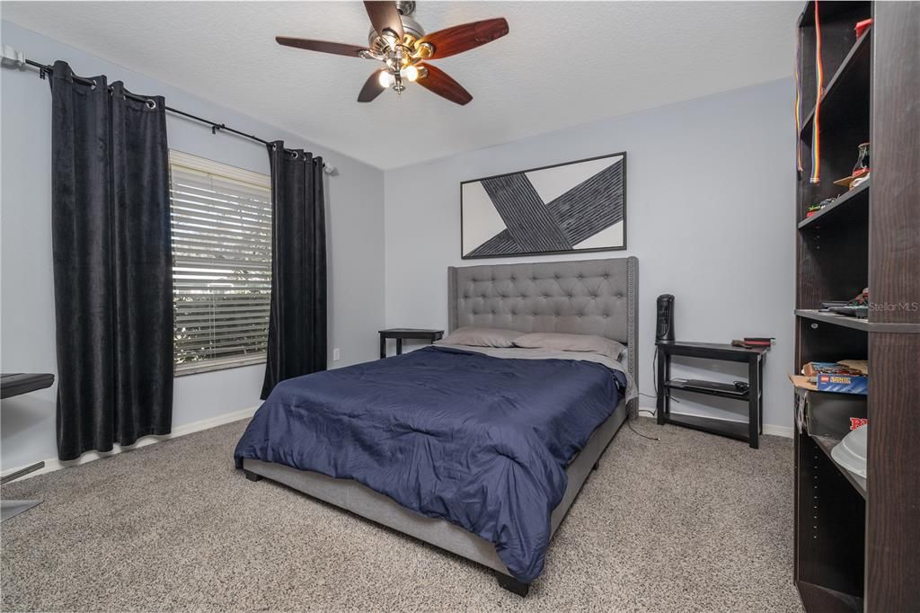 Activo con contrato: $359,900 (3 camas, 2 baños, 1958 Pies cuadrados)