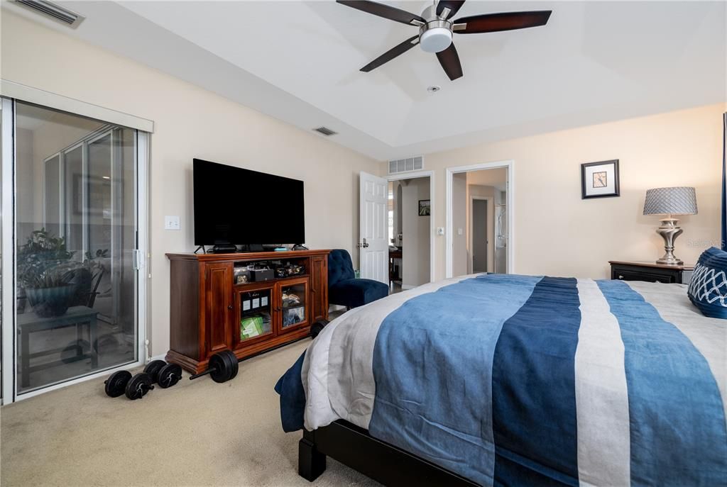 Activo con contrato: $359,900 (3 camas, 2 baños, 1958 Pies cuadrados)