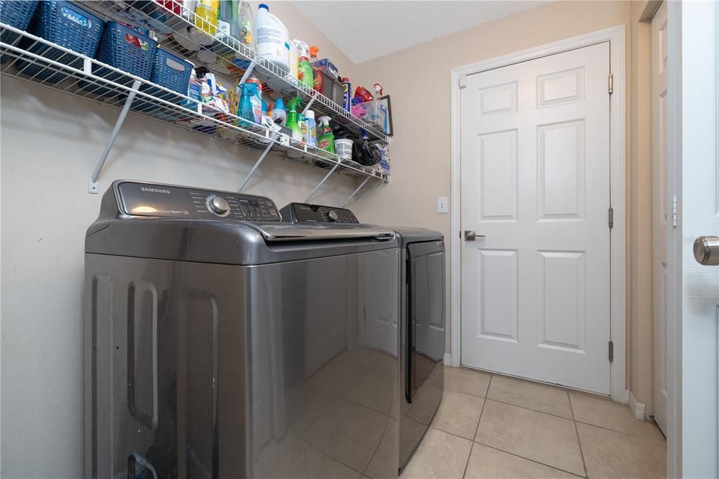 Activo con contrato: $359,900 (3 camas, 2 baños, 1958 Pies cuadrados)